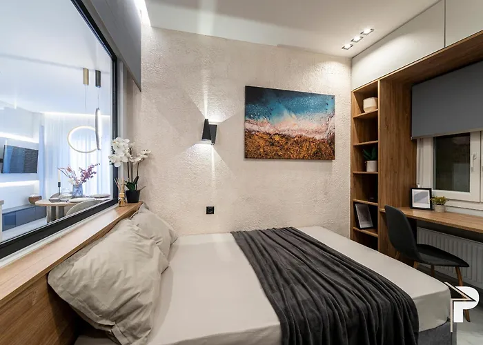 P Deluxe Suites 10