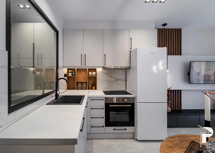 P Deluxe Suites 10